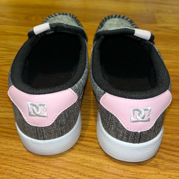 Grey women’s DC Villain shoes - Picture 2 of 5